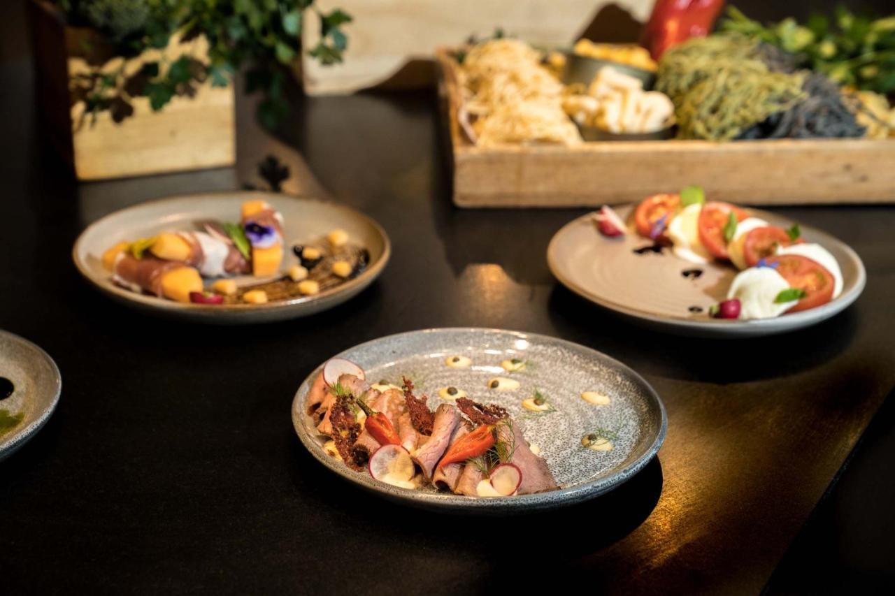 Peppers Waymouth Hotel Adelaide Exteriér fotografie A selection of tapas