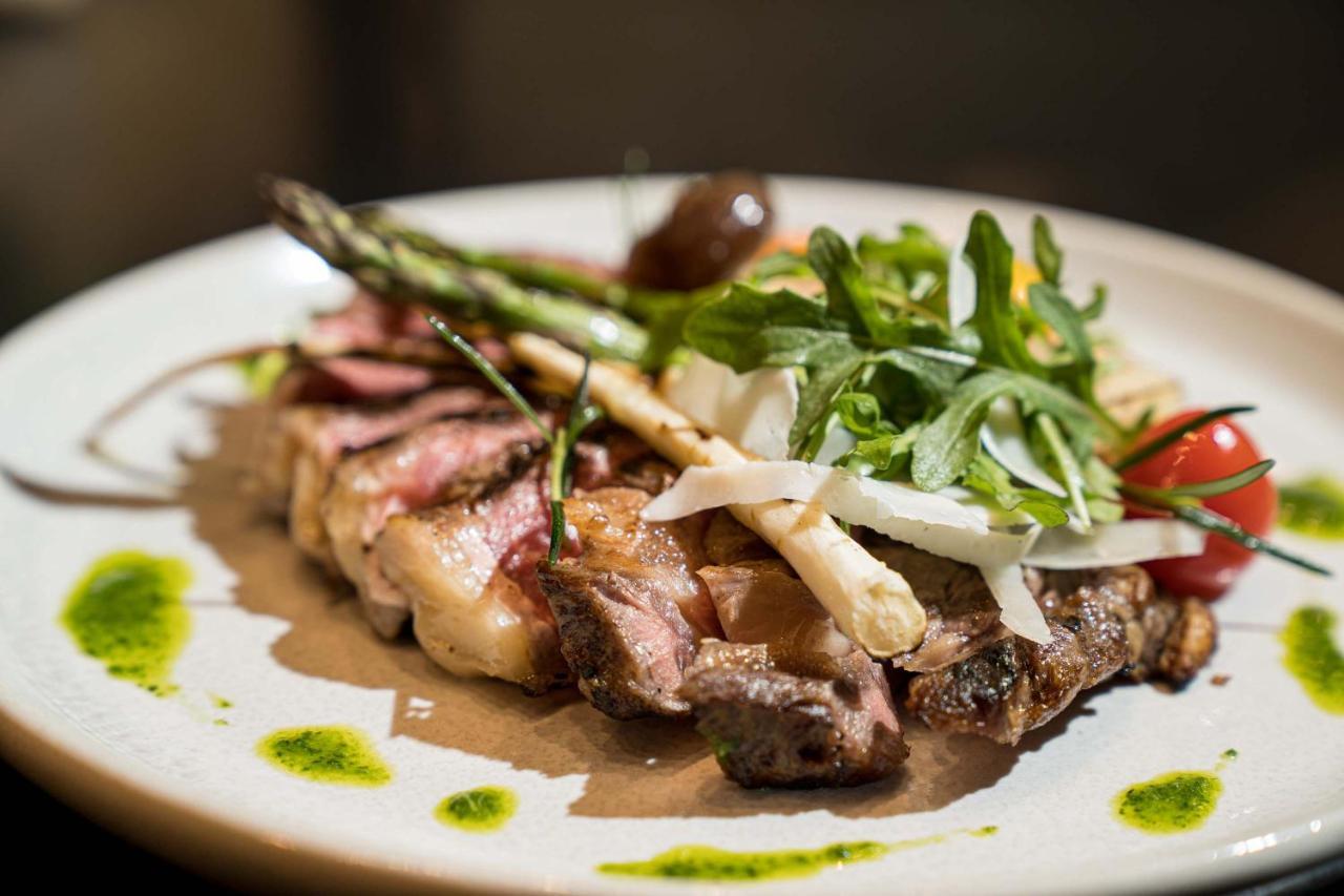 Peppers Waymouth Hotel Adelaide Exteriér fotografie A steak prepared with a balsamic glaze