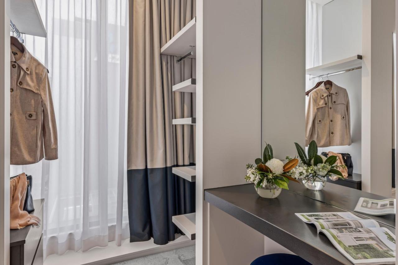 Peppers Waymouth Hotel Adelaide Exteriér fotografie A room at the hotel