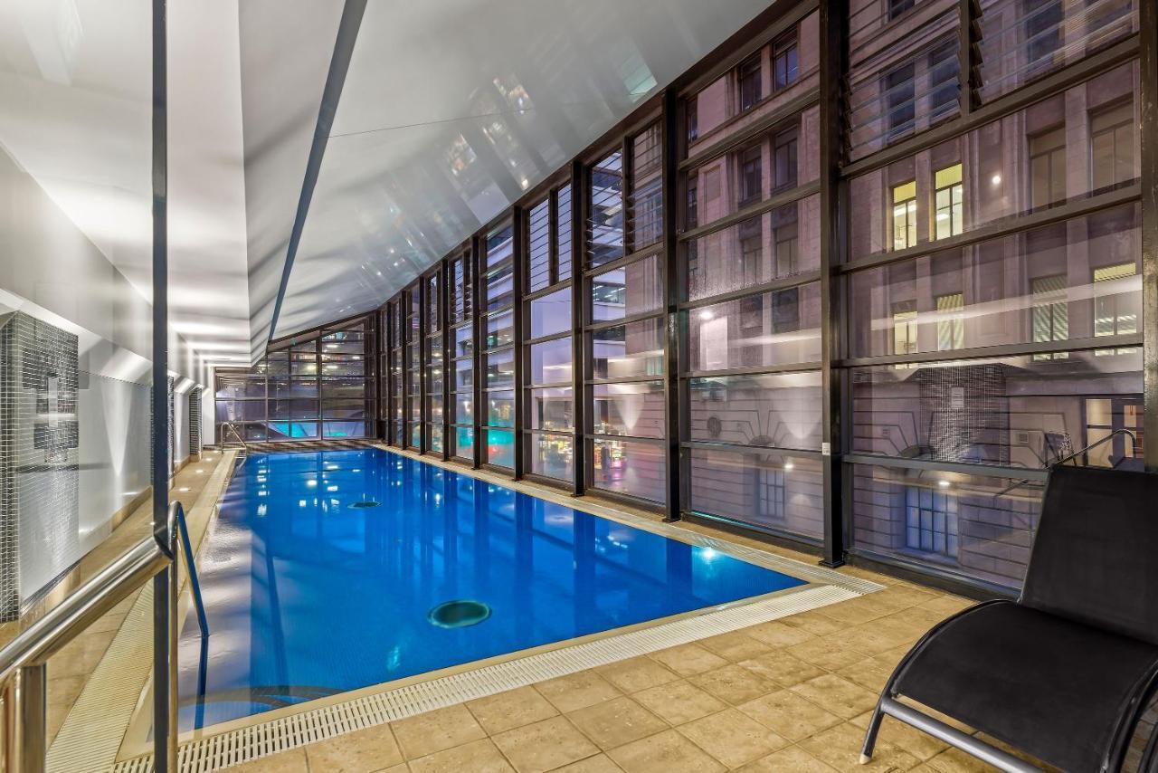 Peppers Waymouth Hotel Adelaide Exteriér fotografie The pool at the hotel