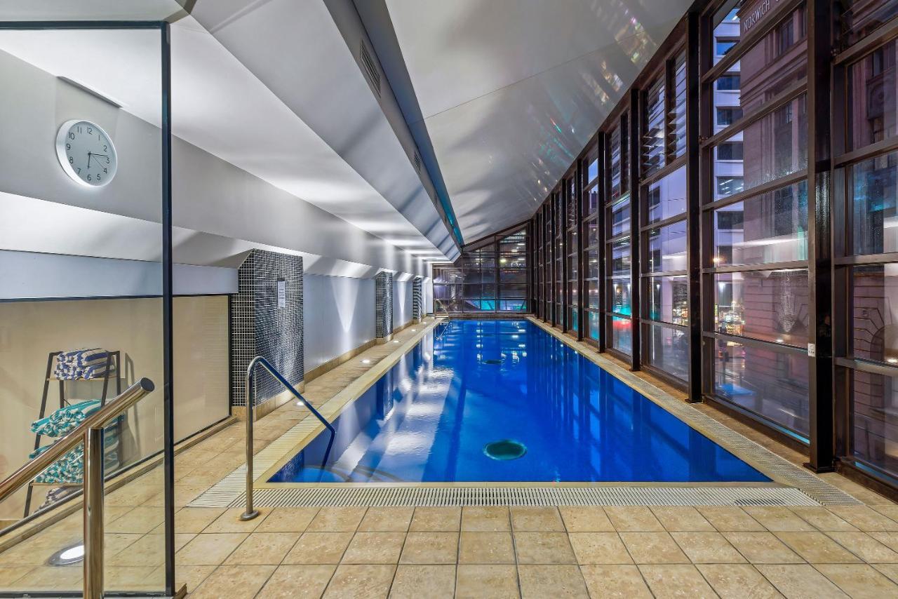 Peppers Waymouth Hotel Adelaide Exteriér fotografie The pool at the Ritz-Carlton, Melbourne