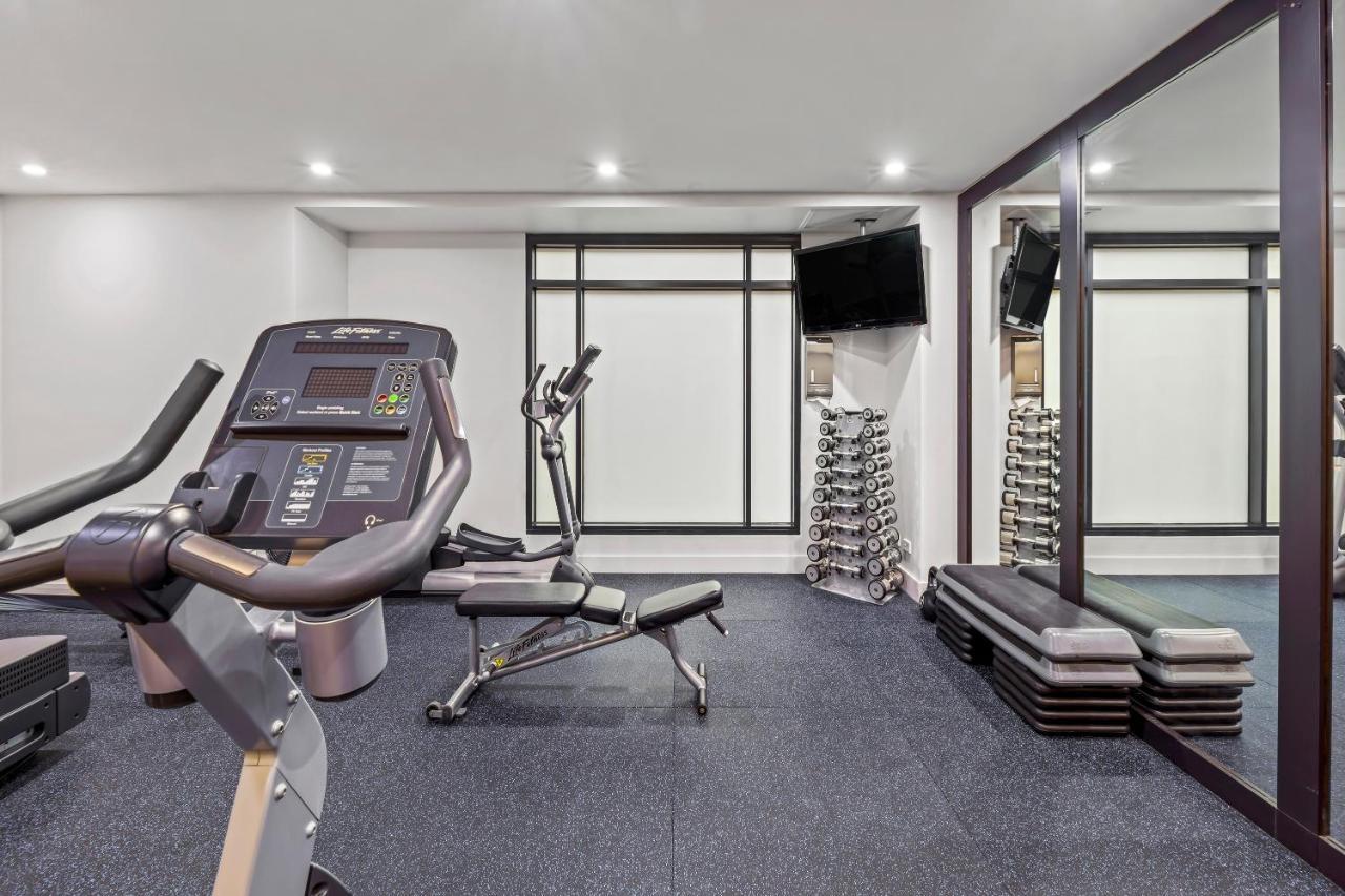 Peppers Waymouth Hotel Adelaide Exteriér fotografie The gym at the hotel